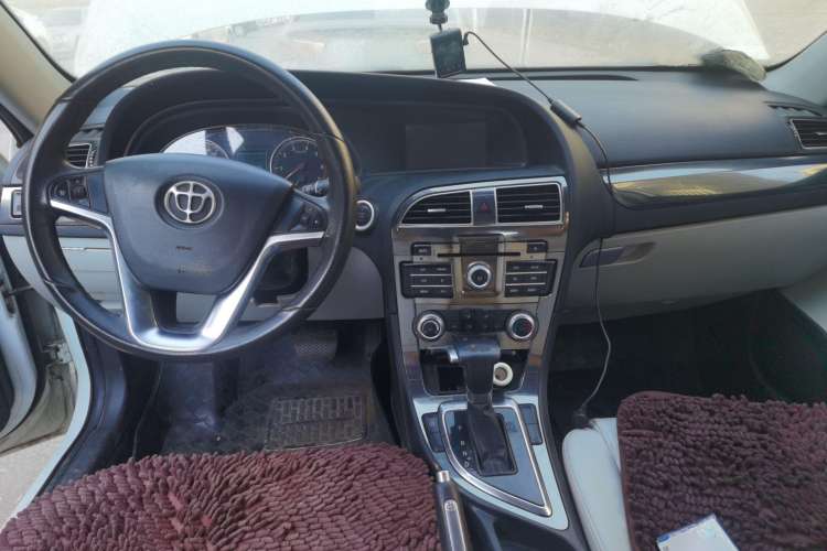 Used Brilliance H530 2011 1.6L Automatic Luxury Version Center Console