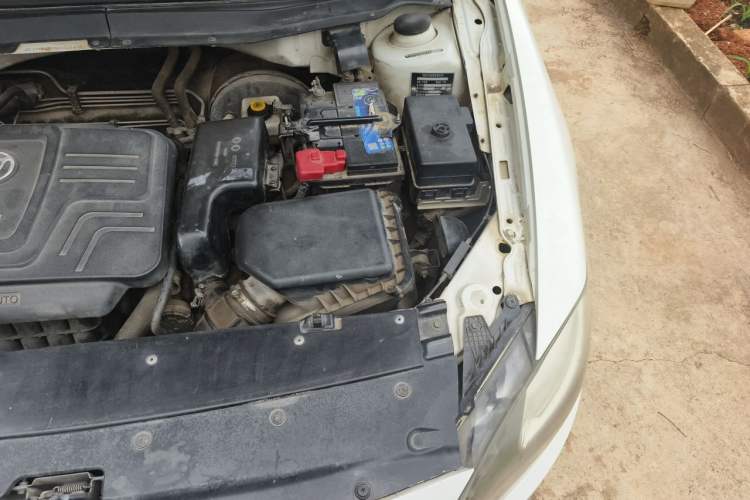 Used Brilliance H530 2011 1.6L Manual Luxury Model Engine Bay Left