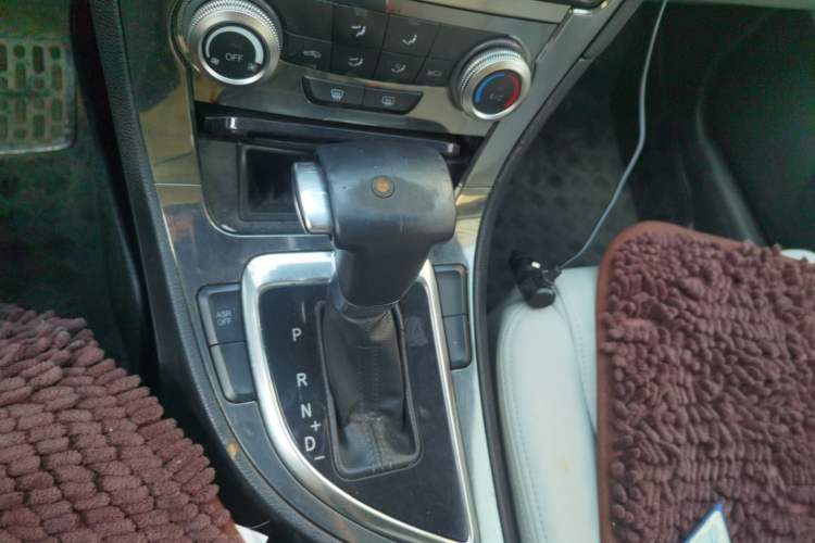 Used Brilliance H530 2011 1.6L Automatic Luxury Version Gear Lever