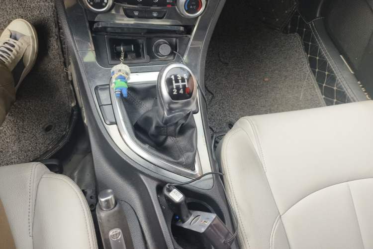 Used Brilliance H530 2011 1.6L Manual Luxury Model Gear Lever
