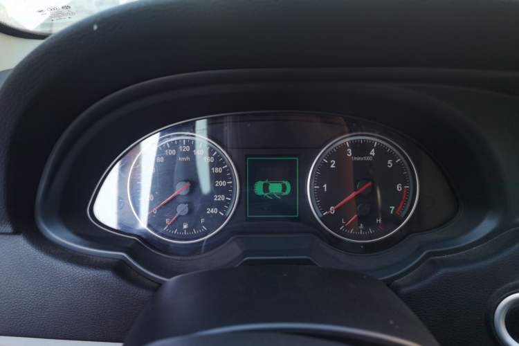 Used Brilliance H530 2011 1.6L Automatic Luxury Version Odometer Close Up