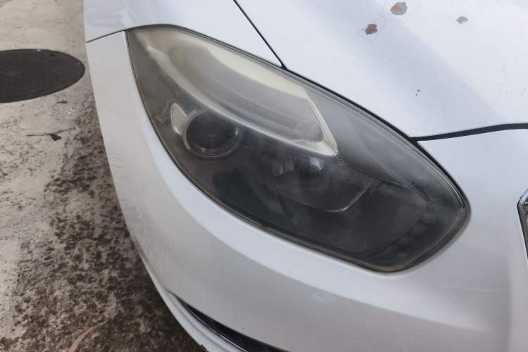 Used Brilliance H530 2011 1.6L Manual Luxury Model Right Front Headlight