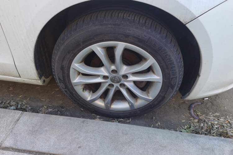 Used Brilliance H530 2011 1.6L Automatic Luxury Version Right Front Wheel Hub