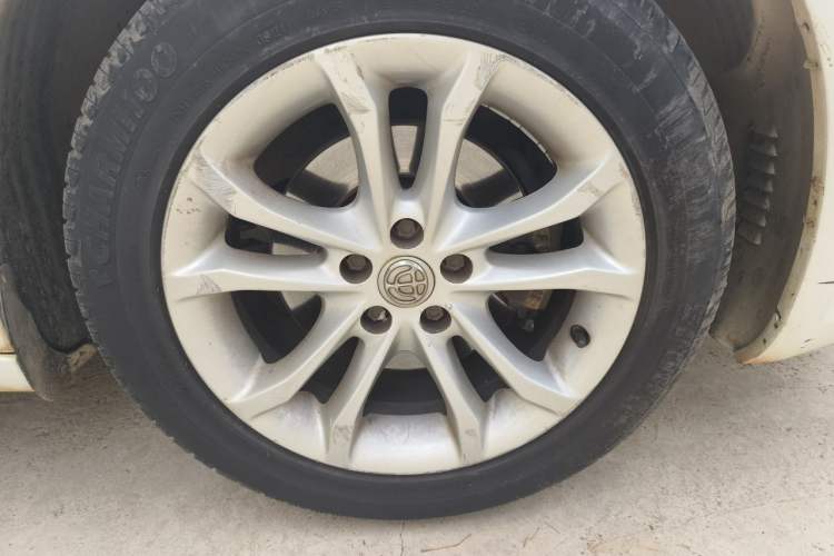 Used Brilliance H530 2011 1.6L Manual Luxury Model Right Front Wheel Hub