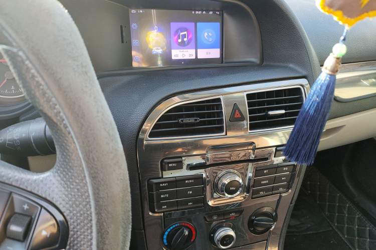 Used Brilliance H530 2011 1.6L Manual Comfort Version Audio And AC Panel