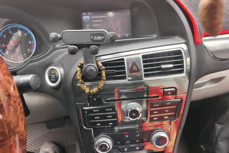 Used Brilliance H530 2011 1.6L Automatic Luxury Version Audio And AC Panel