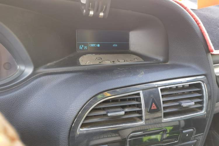 Used Brilliance H530 2011 1.6L Automatic Comfort Edition Audio And AC Panel