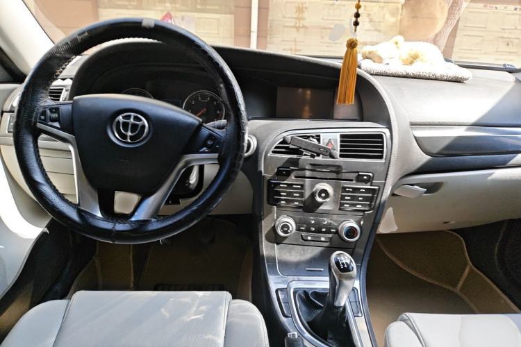 Used Brilliance H530 2011 1.6L Manual Luxury Model Center Console