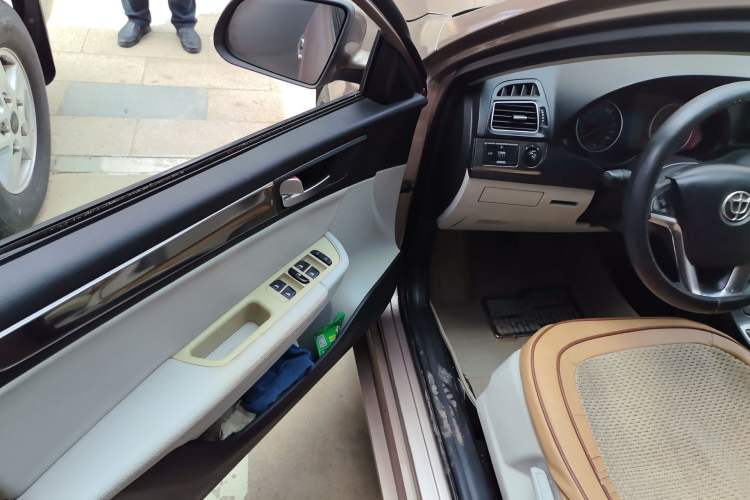 Used Brilliance H530 2011 1.6L Manual Luxury Model Driver Seat