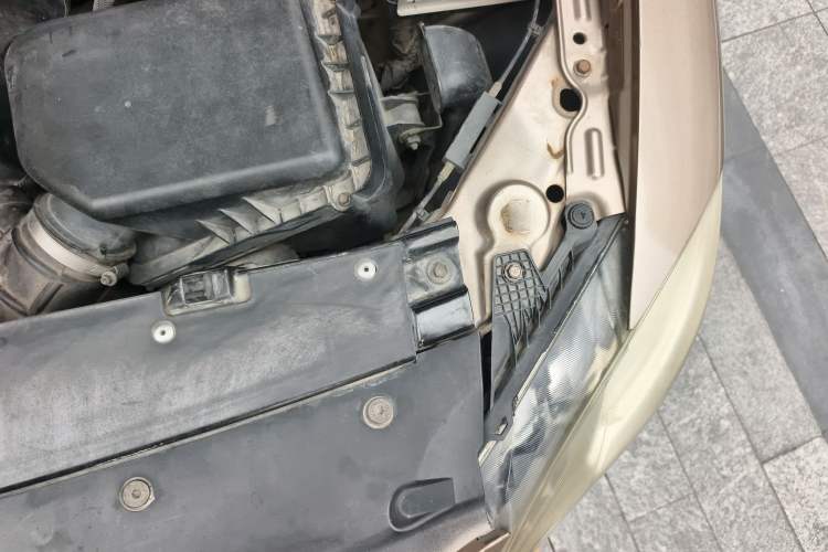 Used Brilliance H530 2011 1.6L Automatic Luxury Version Engine Bay Left