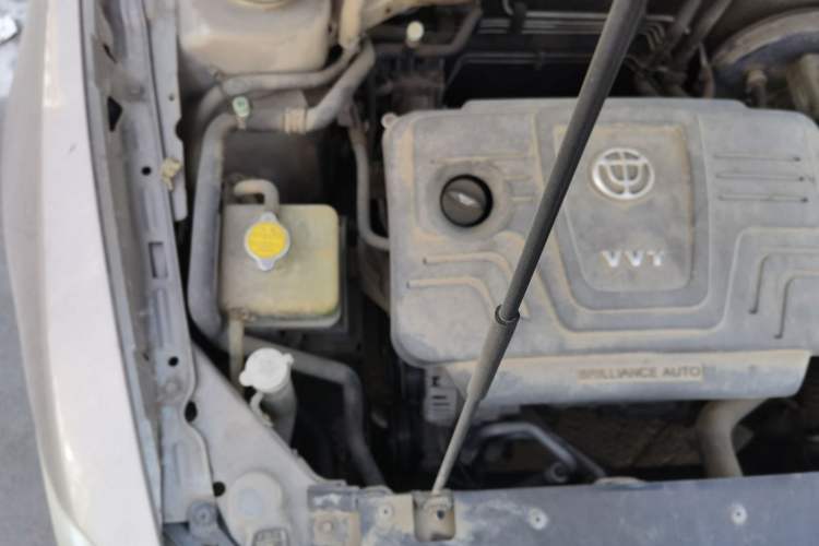 Used Brilliance H530 2011 1.6L Automatic Comfort Edition Engine Bay Right