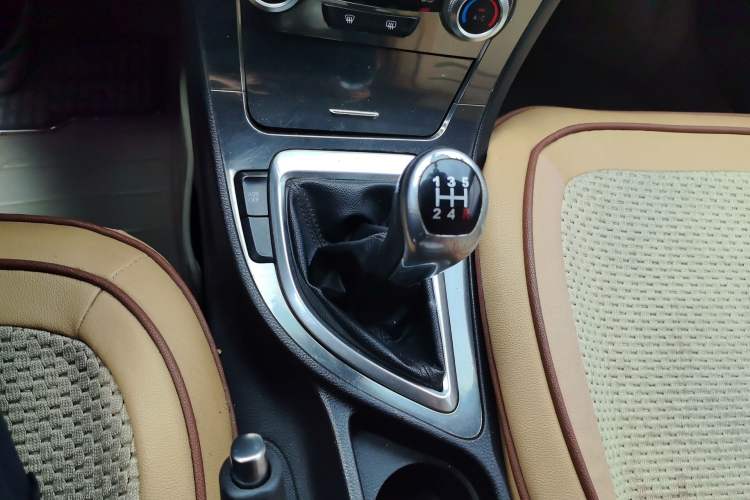 Used Brilliance H530 2011 1.6L Manual Luxury Model Gear Lever