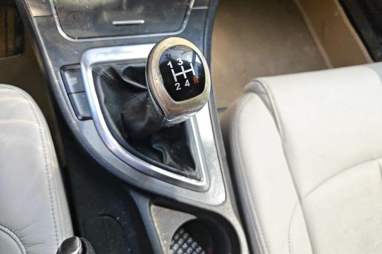 Used Brilliance H530 2011 1.6L Manual Luxury Model Gear Lever
