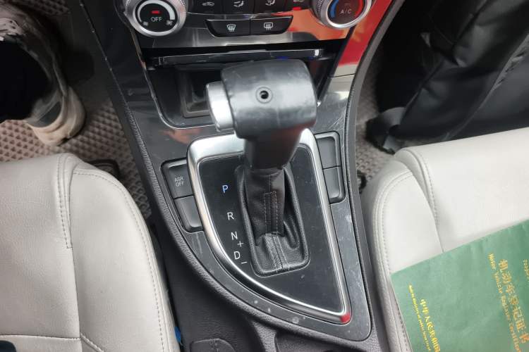 Used Brilliance H530 2011 1.6L Automatic Luxury Version Gear Lever
