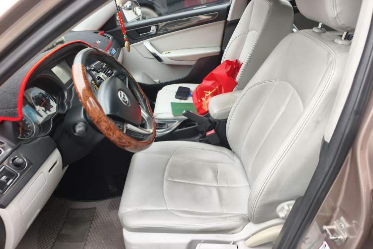 Used Brilliance H530 2011 1.6L Automatic Luxury Version Left Front Seat