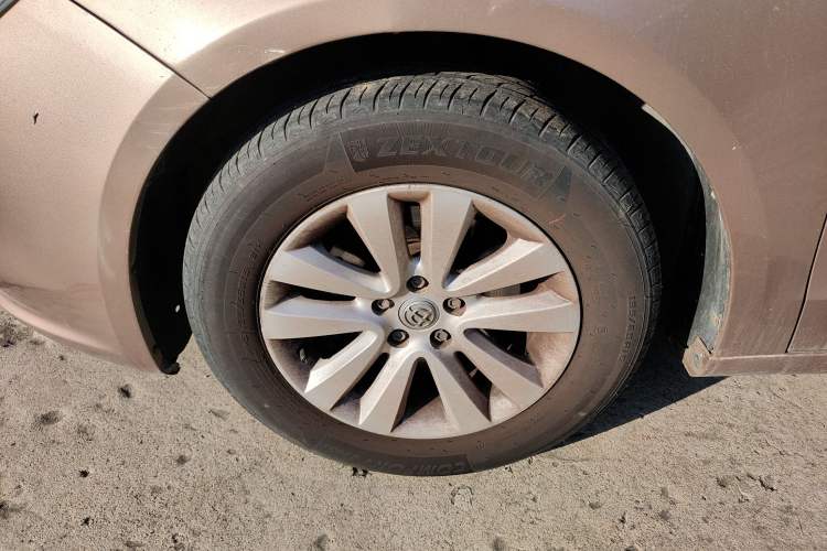 Used Brilliance H530 2011 1.6L Manual Comfort Version Left Front Wheel Hub