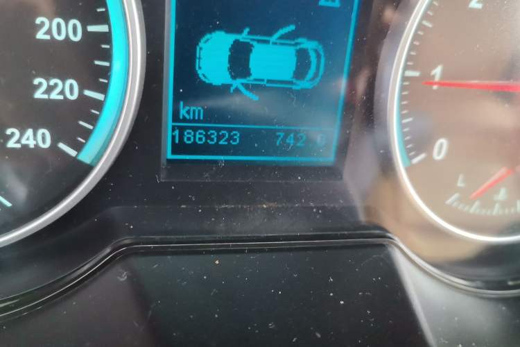 Used Brilliance H530 2011 1.6L Manual Luxury Model Odometer Close Up
