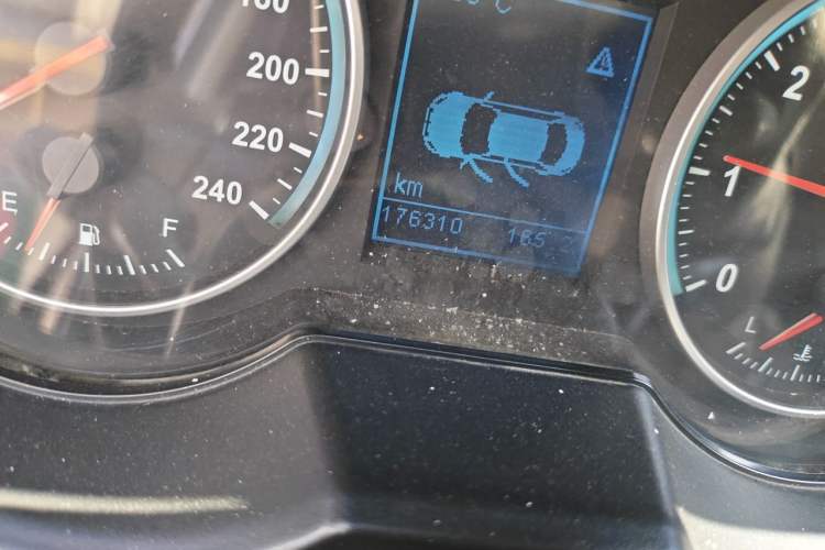 Used Brilliance H530 2011 1.6L Manual Luxury Model Odometer Close Up