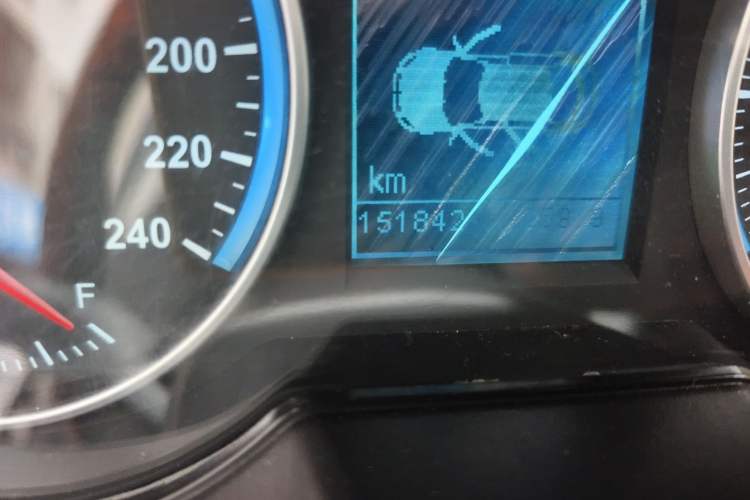 Used Brilliance H530 2011 1.6L Automatic Luxury Version Odometer Close Up