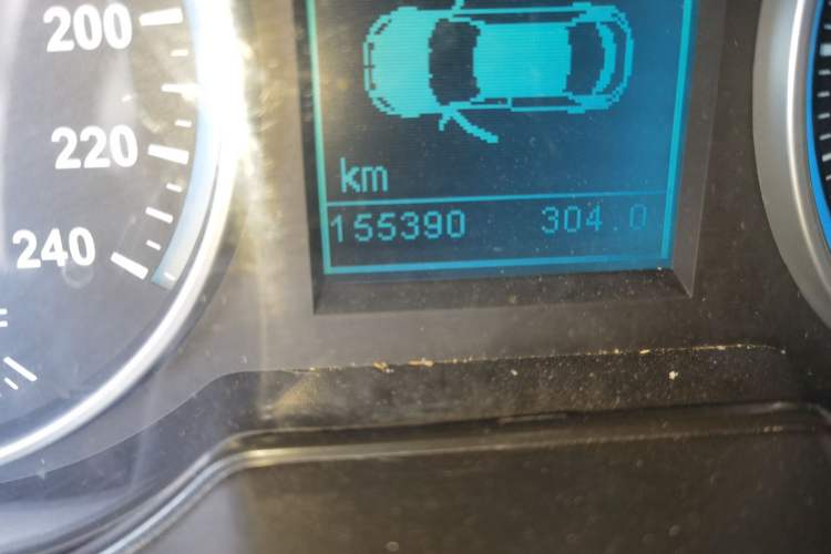Used Brilliance H530 2011 1.6L Automatic Comfort Edition Odometer Close Up
