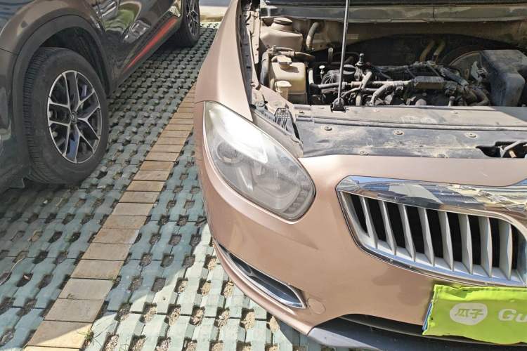Used Brilliance H530 2011 1.6L Manual Luxury Model Right Front Headlight