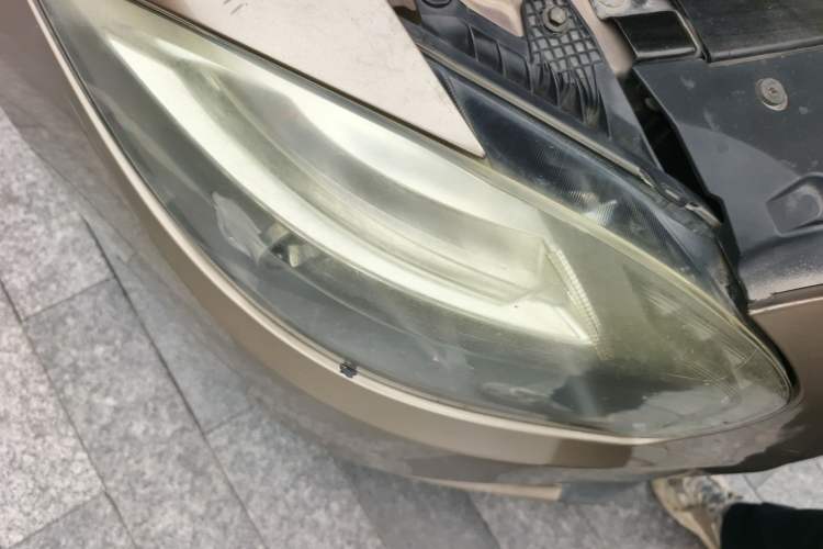 Used Brilliance H530 2011 1.6L Automatic Luxury Version Right Front Headlight