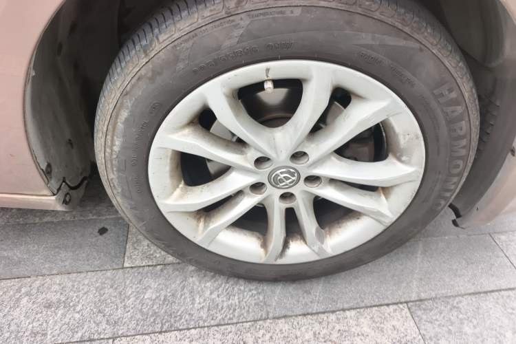 Used Brilliance H530 2011 1.6L Automatic Luxury Version Right Front Wheel Hub