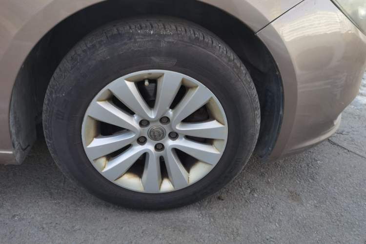Used Brilliance H530 2011 1.6L Automatic Comfort Edition Right Front Wheel Hub