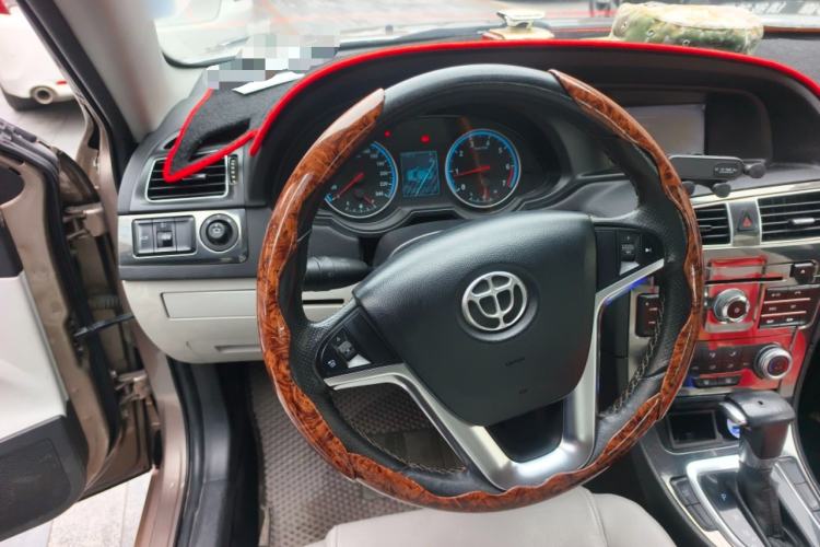Used Brilliance H530 2011 1.6L Automatic Luxury Version Steering Wheel