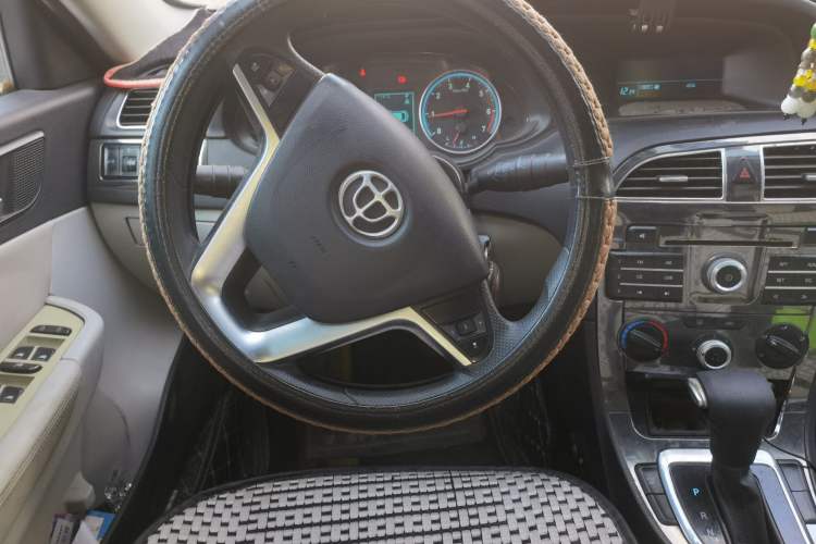 Used Brilliance H530 2011 1.6L Automatic Comfort Edition Steering Wheel