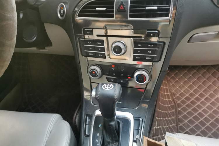 Used Brilliance H530 2012 1.5T Automatic Luxury Edition Audio And AC Panel