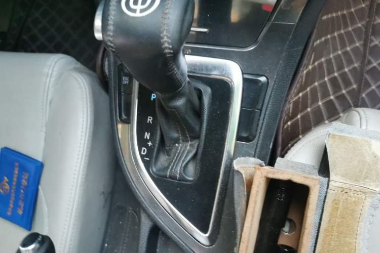 Used Brilliance H530 2012 1.5T Automatic Luxury Edition Gear Lever