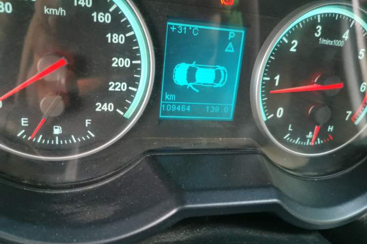 Used Brilliance H530 2012 1.5T Automatic Luxury Edition Odometer Close Up
