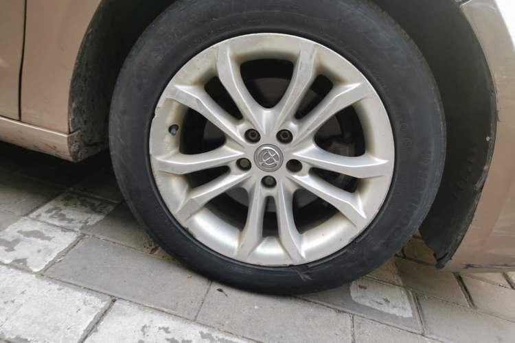 Used Brilliance H530 2012 1.5T Automatic Luxury Edition Right Front Wheel Hub