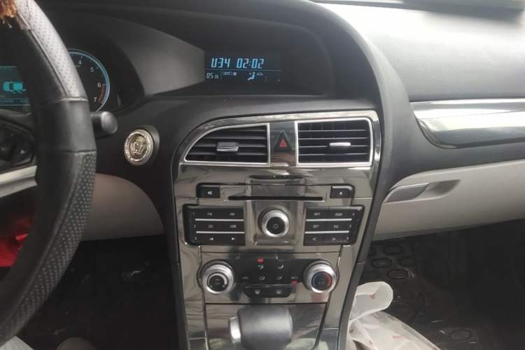 Used Brilliance H530 2012 1.6L Automatic Comfort with Sunroof Audio And AC Panel