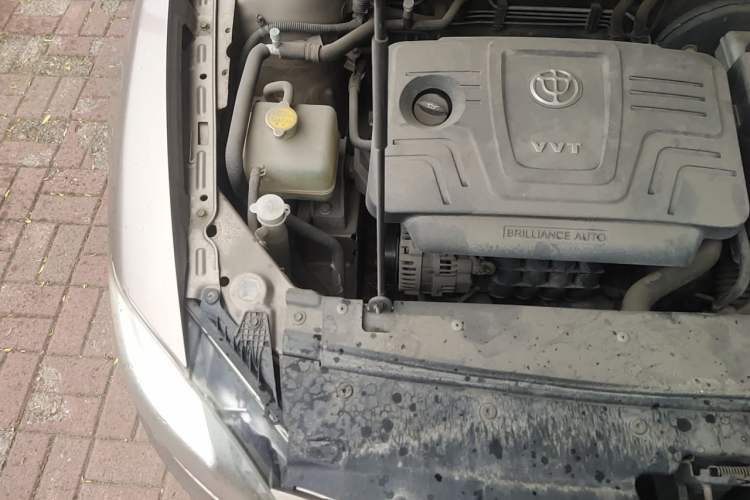 Used Brilliance H530 2012 1.6L Automatic Comfort with Sunroof Engine Bay Right