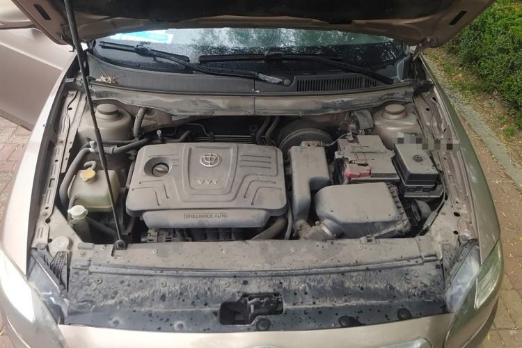 Used Brilliance H530 2012 1.6L Automatic Comfort with Sunroof Engine Bay