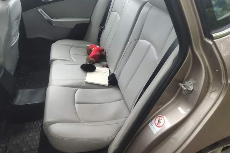 Used Brilliance H530 2012 1.6L Automatic Comfort with Sunroof Left Rear Seat