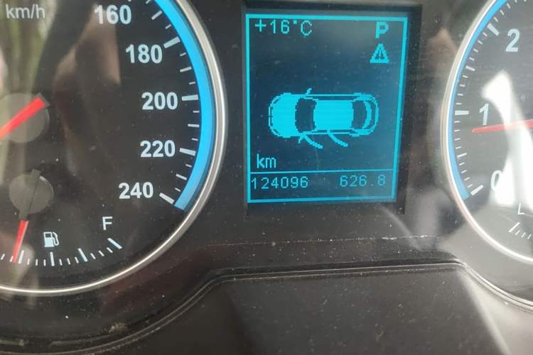 Used Brilliance H530 2012 1.6L Automatic Comfort with Sunroof Odometer Close Up