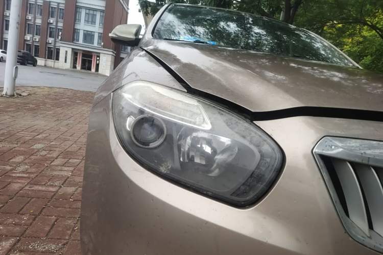 Used Brilliance H530 2012 1.6L Automatic Comfort with Sunroof Right Front Headlight