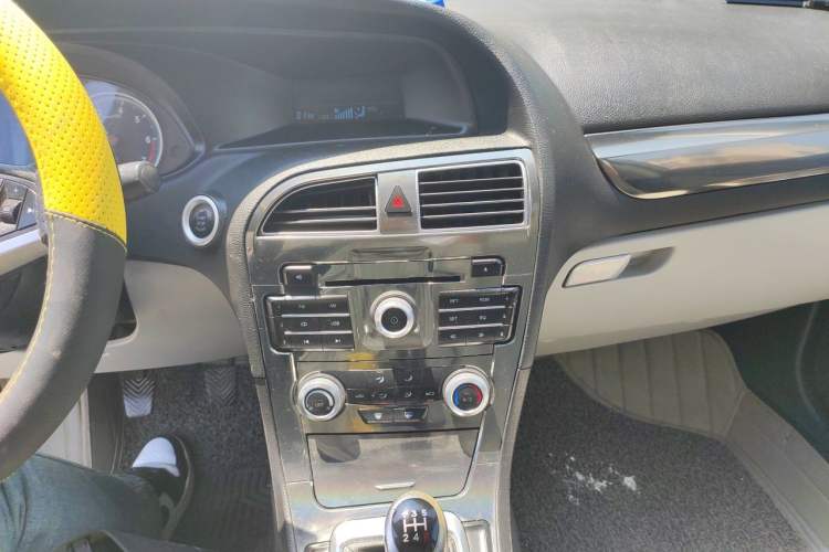 Used Brilliance H530 2012 1.6L Manual Comfort Sunroof Model Audio And AC Panel