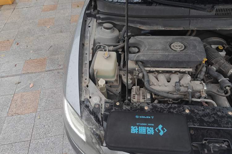 Used Brilliance H530 2012 1.5T Automatic Luxury Edition Engine Bay Right