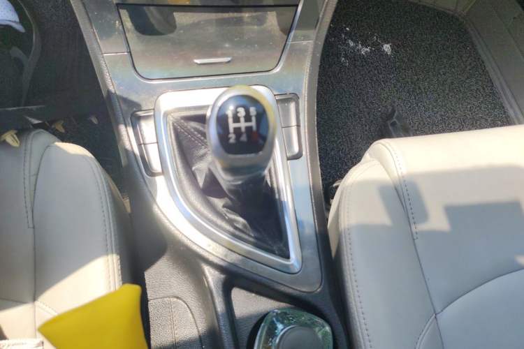 Used Brilliance H530 2012 1.6L Manual Comfort Sunroof Model Gear Lever