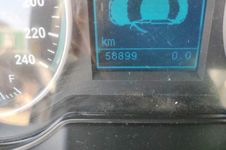 Used Brilliance H530 2012 1.6L Manual Comfort Sunroof Model Odometer Close Up