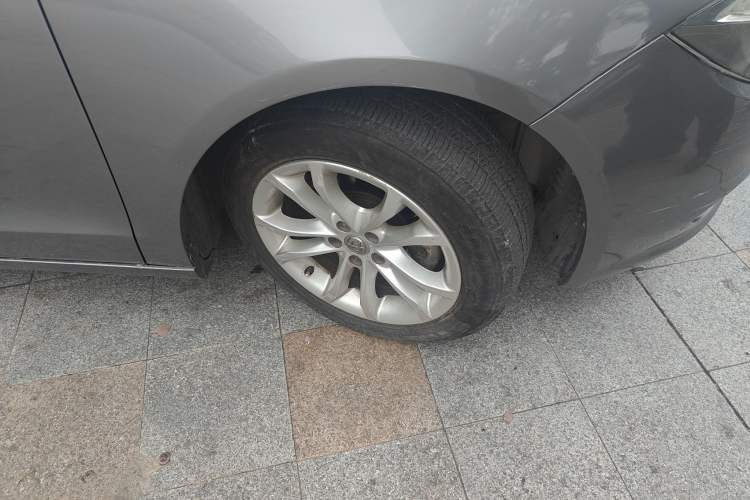 Used Brilliance H530 2012 1.5T Automatic Luxury Edition Right Front Wheel Hub