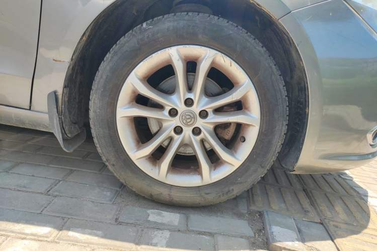 Used Brilliance H530 2012 1.6L Manual Comfort Sunroof Model Right Front Wheel Hub