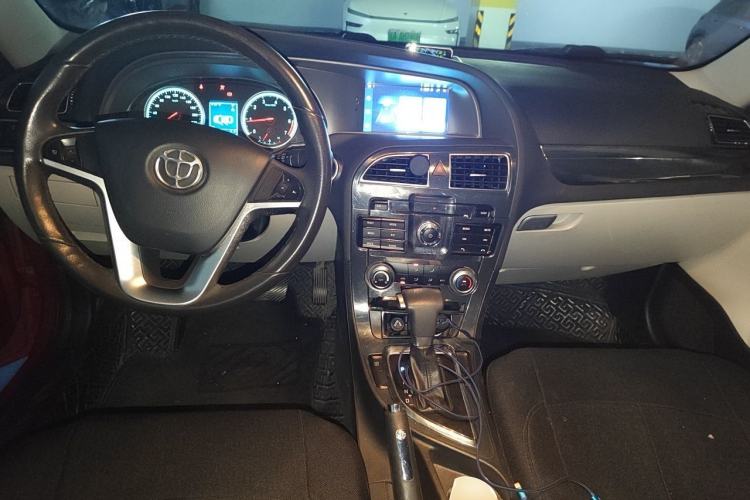 Used Brilliance H530 2012 1.6L Automatic Smart Version Center Console