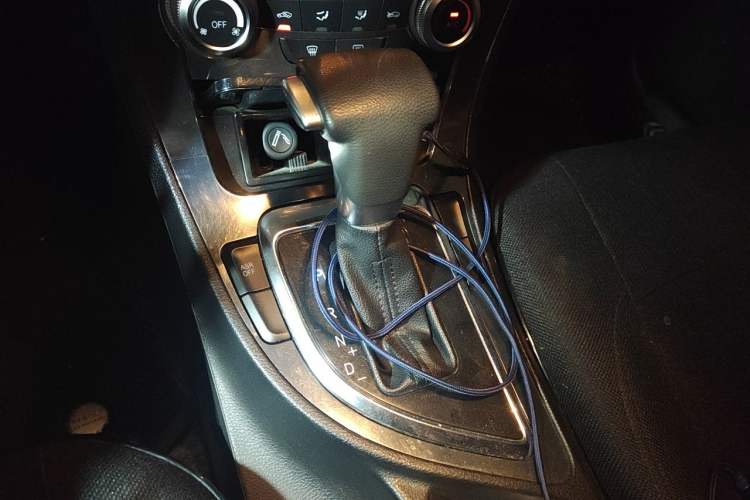 Used Brilliance H530 2012 1.6L Automatic Smart Version Gear Lever