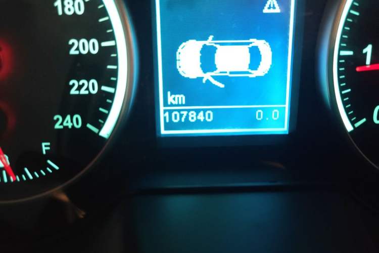 Used Brilliance H530 2012 1.6L Automatic Smart Version Odometer Close Up