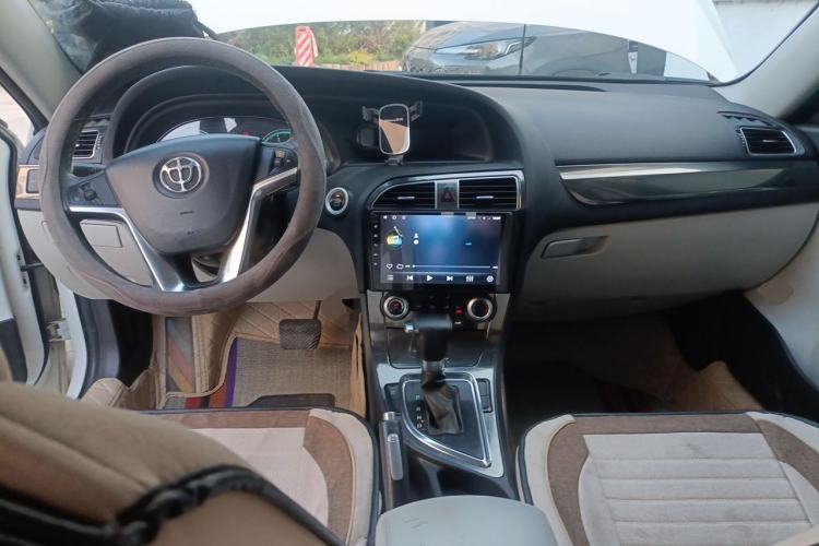 Used Brilliance H530 2012 1.6L Automatic Comfort with Sunroof Center Console